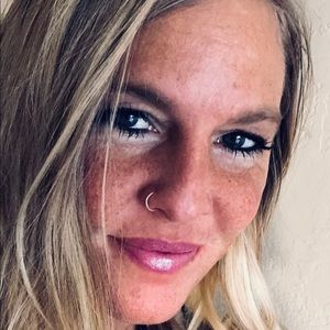 Meet your Posher, Raquel